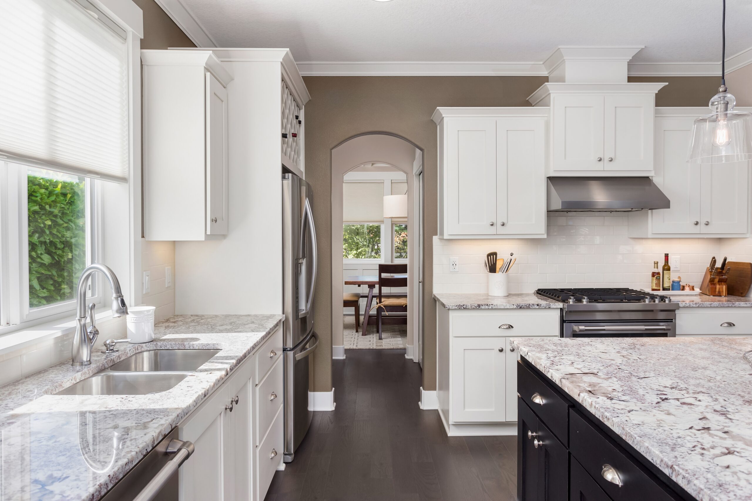 quartz & granite maintenance: kitchen countertop cleaning tips Quartz & Granite Maintenance: Kitchen Countertop Cleaning Tips